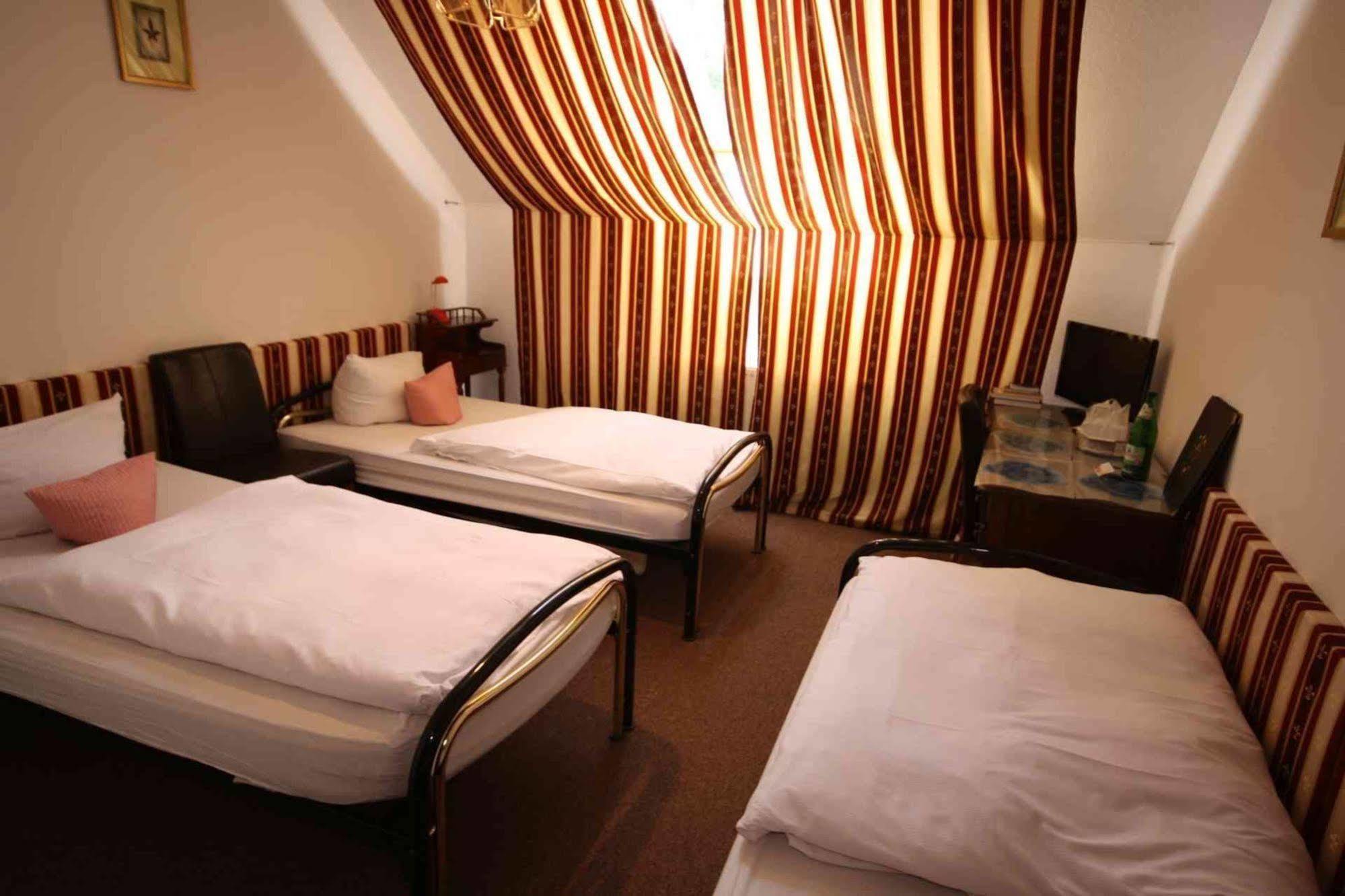 Hotel Attache Raunheim Eksteriør bilde
